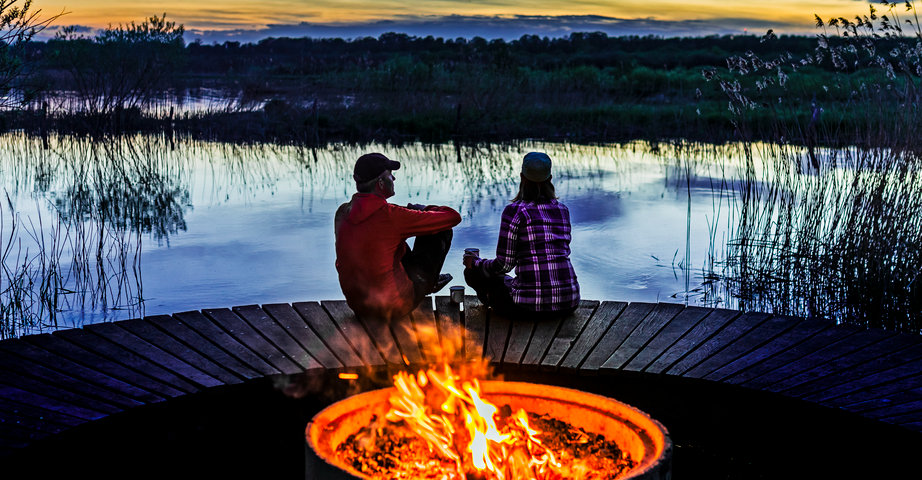 Summer sunset campfire at Slingra dig 