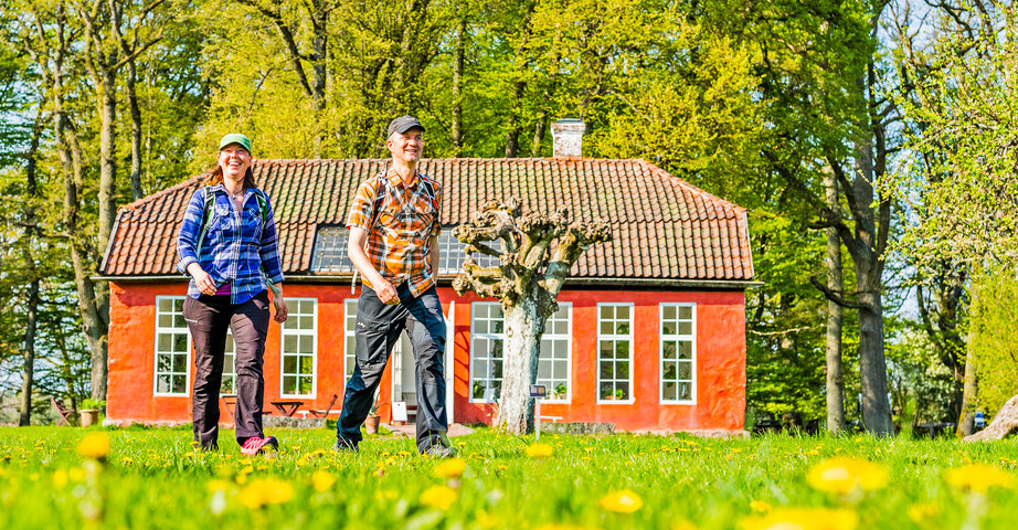 Hikers in front of Hovdala Castle (Hovdala slott), Hässleholms kommun, Skåne