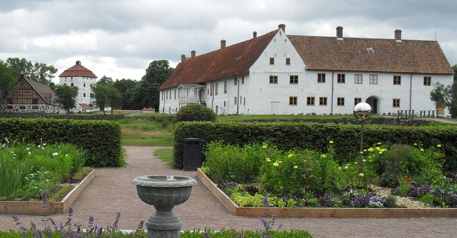 utsikt från trädgården över Ehrenborgska våningen